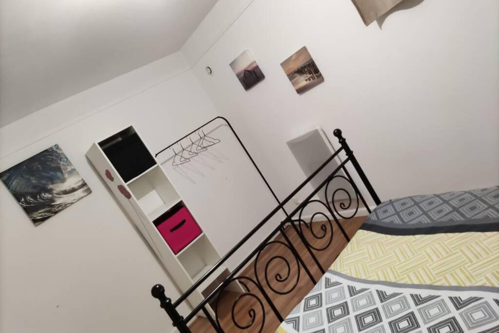 Appt En Bas De Villa, Petit Exterieur, 1 Place De Parking Cuers Exterior photo